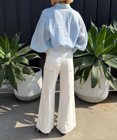 Cremeweiße Jeans mit hoher Taille