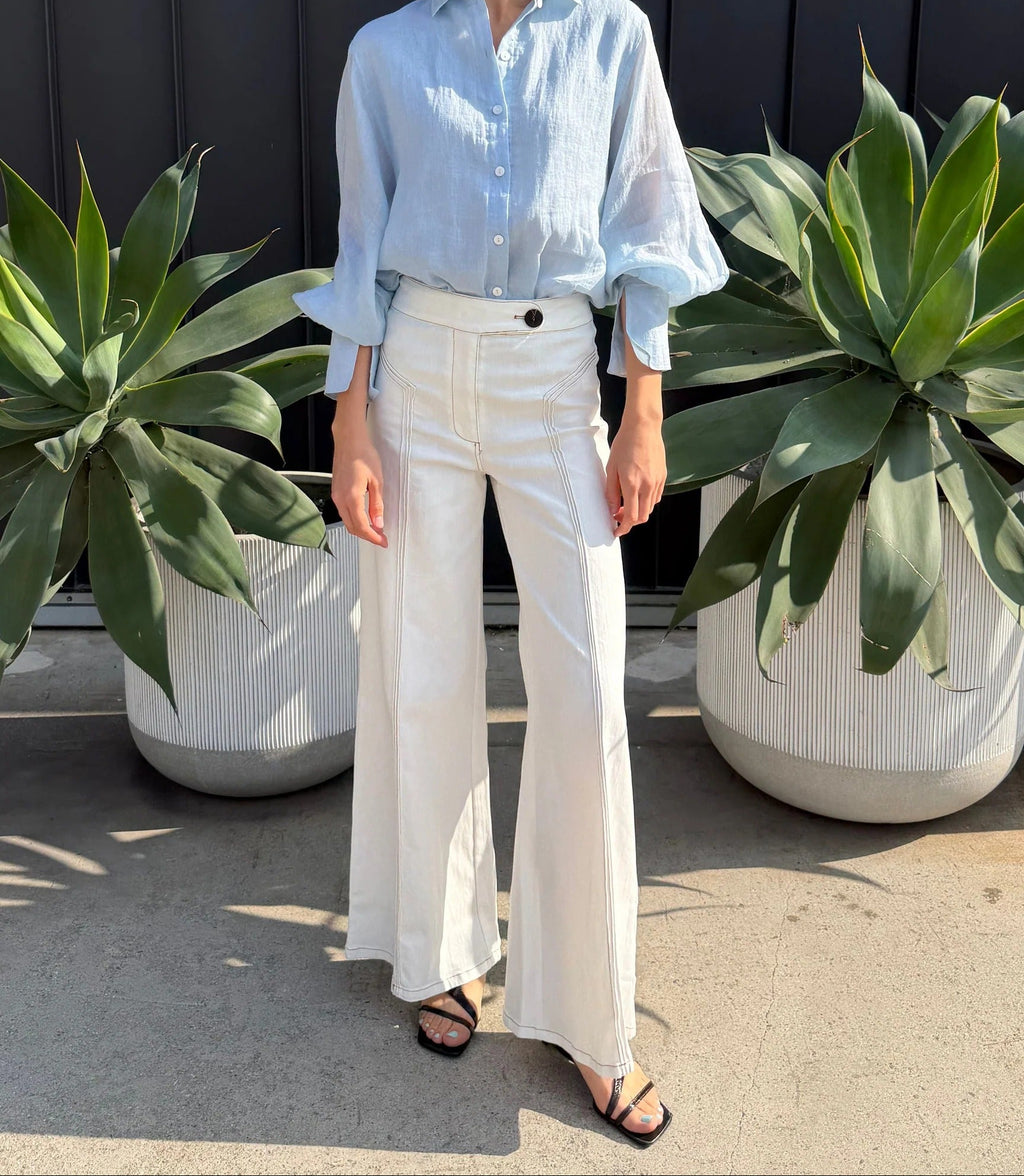 Cremeweiße Jeans mit hoher Taille