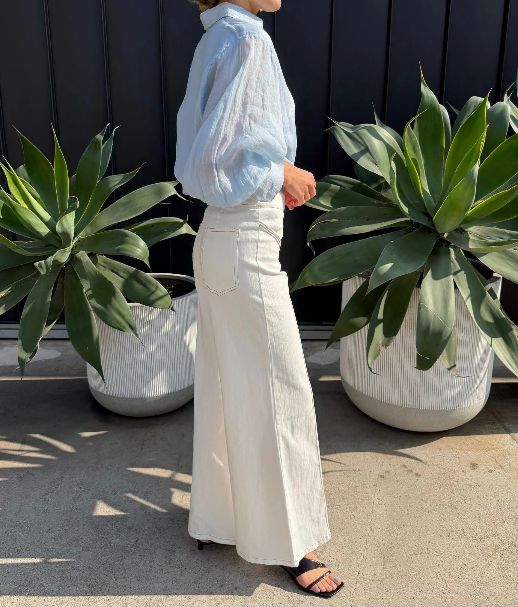 Cremeweiße Jeans mit hoher Taille