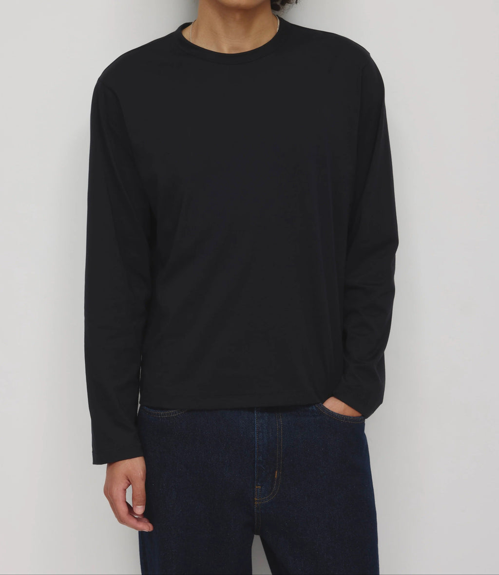 Schwarzes Langarm-T-Shirt